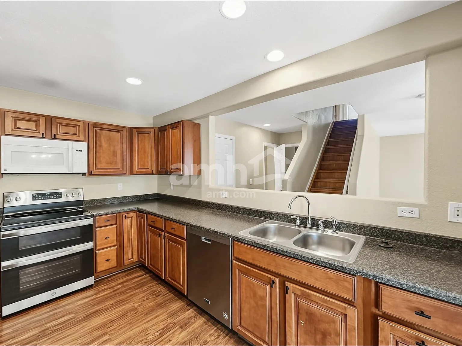 3 bed, 2.5 bath, 1535 sqft, $2,710 — Photo 3
