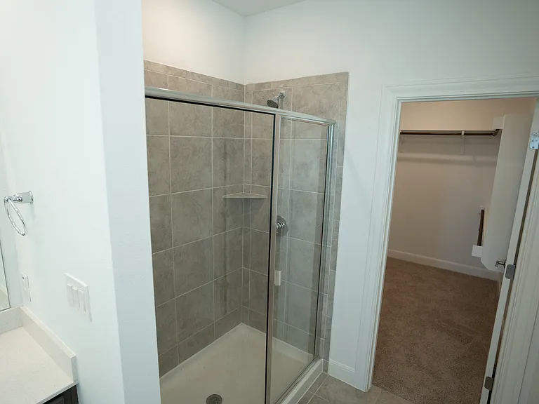 Large shower (Master)