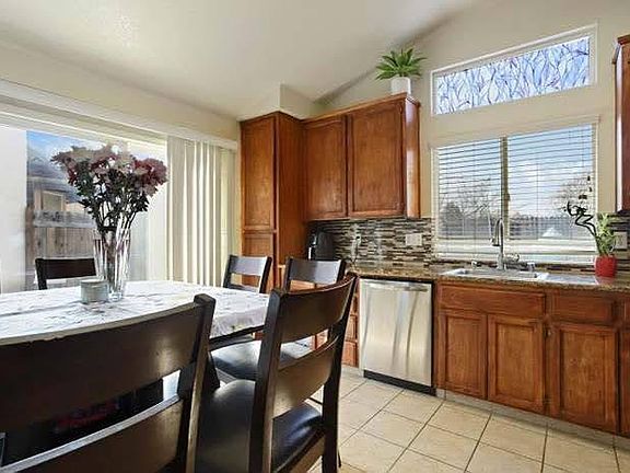 2nd image of 386 Gamay Ct