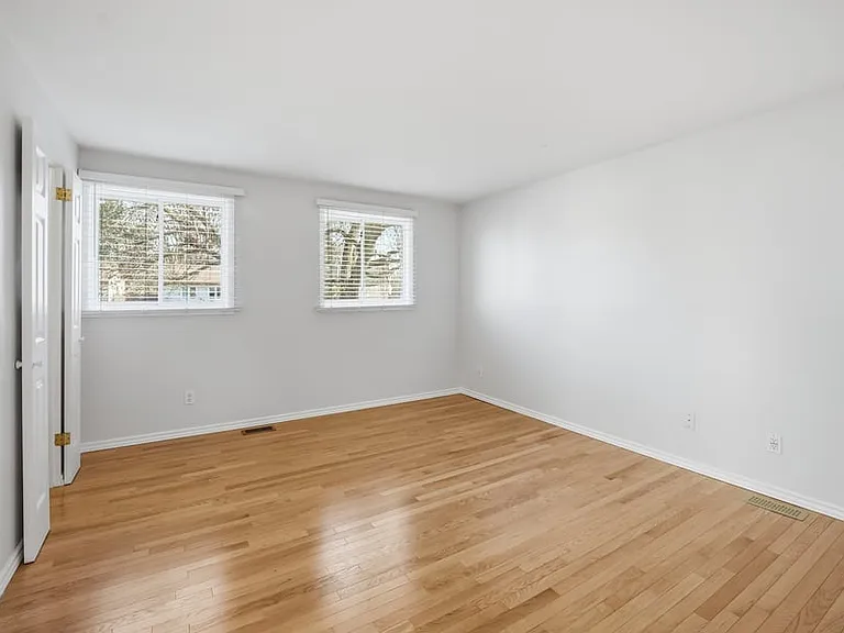 7922 Decarie Dr — Photo 6
