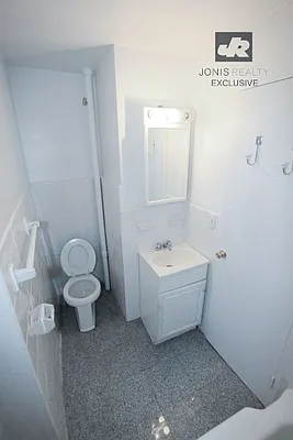 Rented by Jonis Realty | media 3