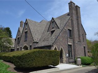 1035 Washington Rd, Mt Lebanon, PA 15228