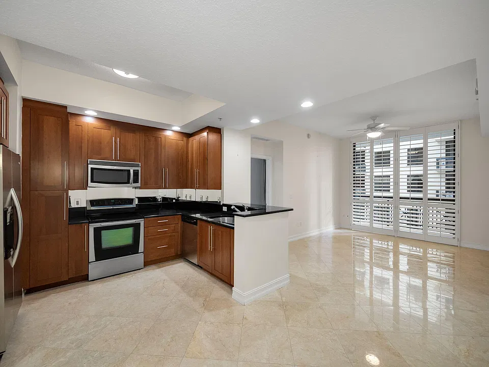 701 S Olive Ave #605