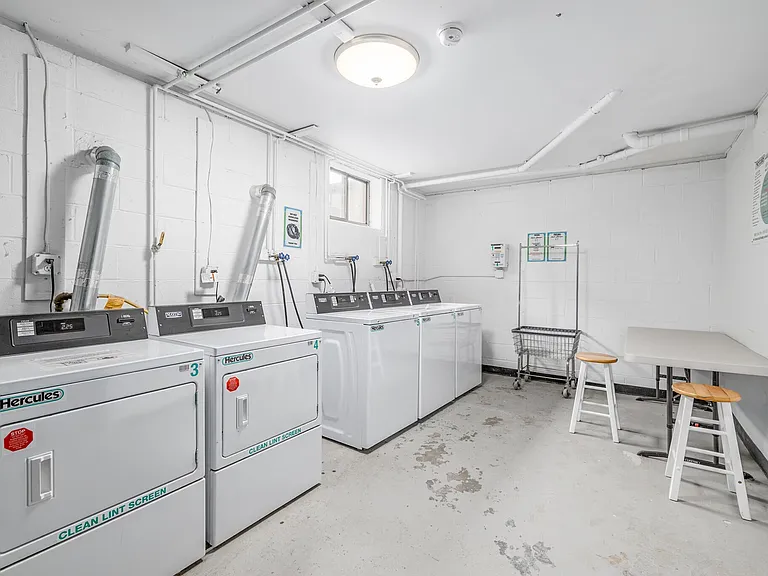 lindvale-gardens-mahwah-nj-laundry-room