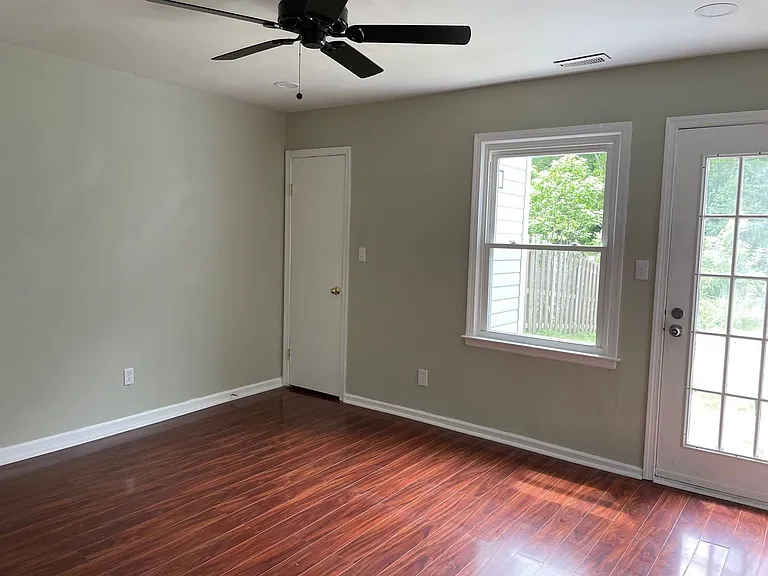 1104 Creekside Ct — Photo 9