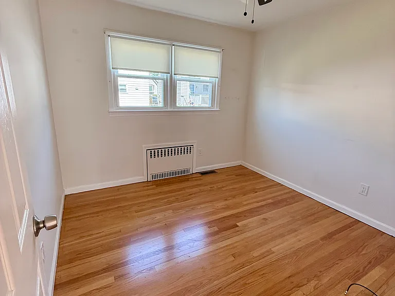 3rd bedroom - queen size or office space