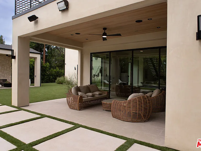 5064 Encino Ave — Photo 8