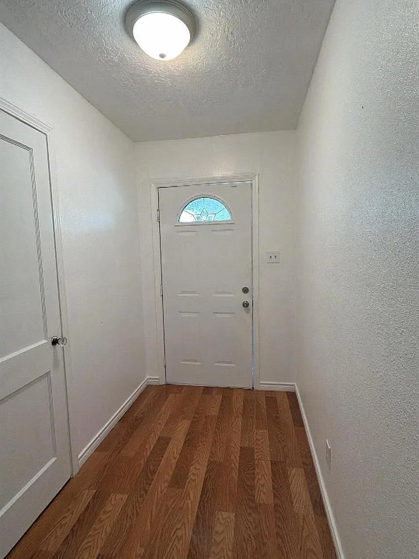 3 bed, 1.0 bath, $1,395 — Photo 3