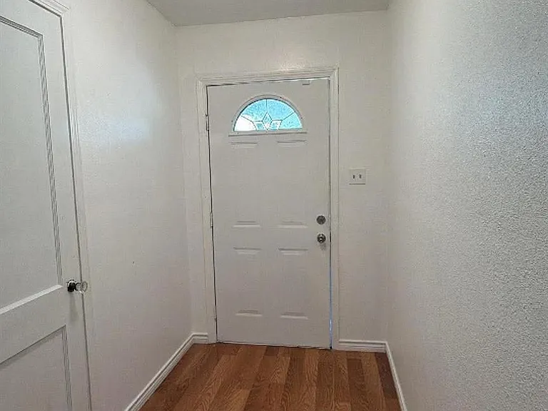 1050 Boyd St — Photo 3