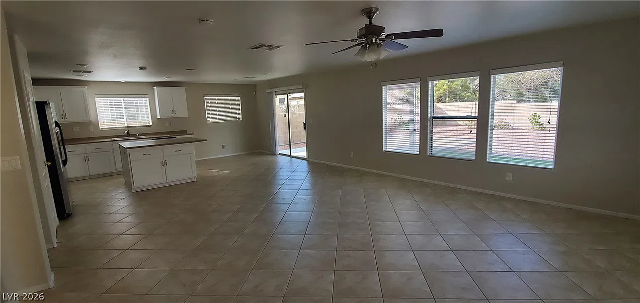3 bed, 2.0 bath, 1888 sqft, $2,100 — Photo 3