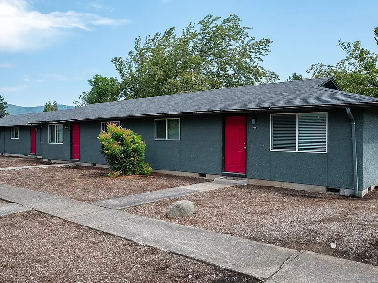 Pacific Village | Exterior