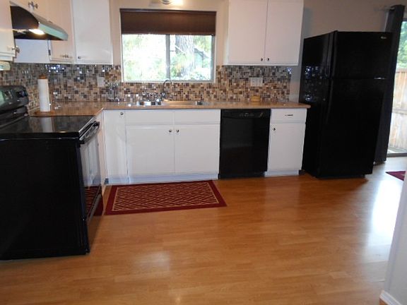 5th image of 6028 N Normandie St