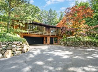 415 Burrows Rd, Kalamazoo, MI 49006