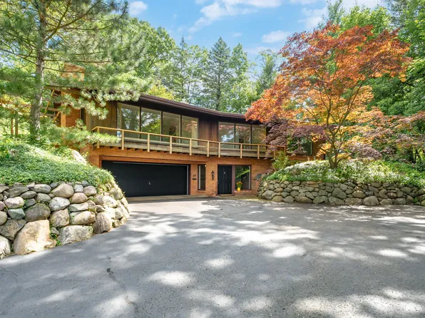 415 Burrows Rd, Kalamazoo, MI 49006