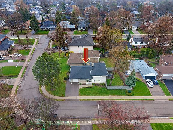 2nd image of 19 Boxwood Rd