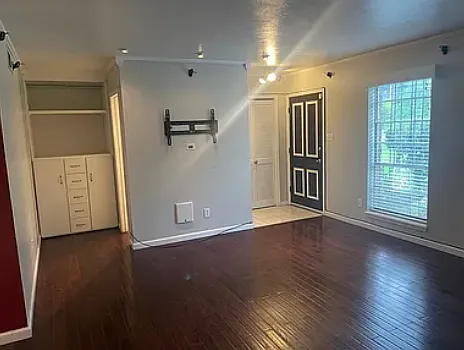 3 bed, 2.5 bath, 1800 sqft, $1,700 — Photo 2