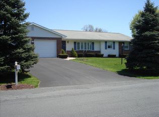 1225 Divot Dr, Allentown, PA 18106