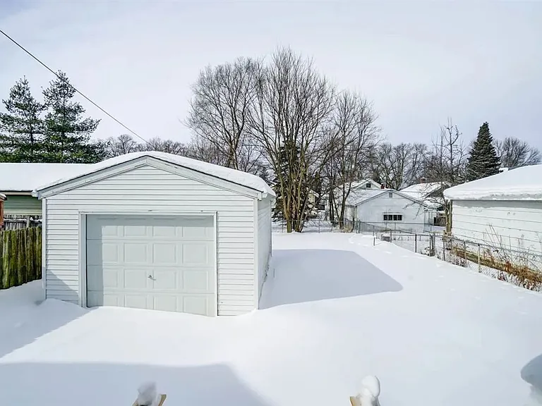 2514 E Johnson St — Photo 24