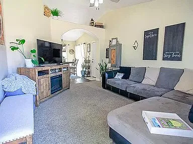 3 bed, 2.0 bath, 1150 sqft, $2,000 — Photo 3