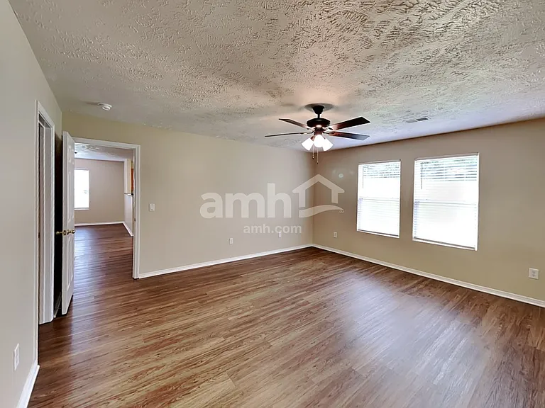 2727 Sutherland Dr — Photo 8