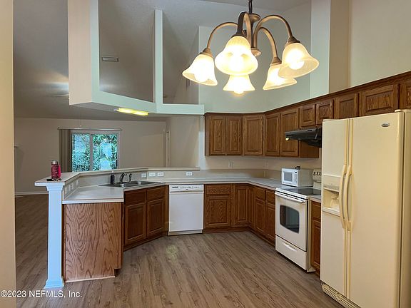 4th image of 3071 NE MAJESTIC OAKS Lane NE