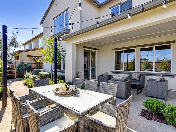 Radiance Plan 2 Model Home Backyard