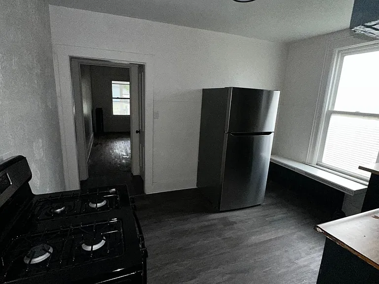 1234 W 6th St #1 — Photo 5