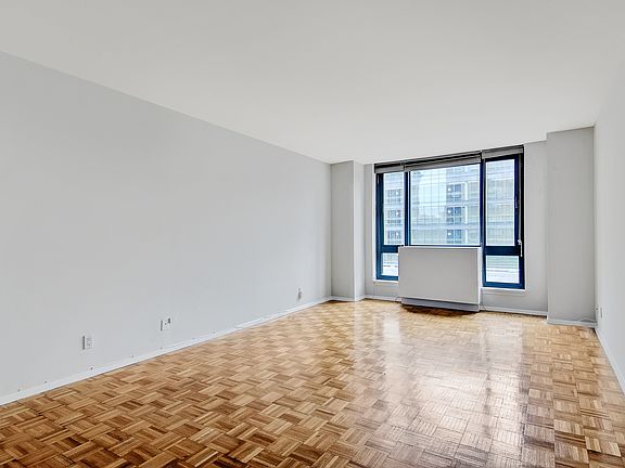 2nd image of 1 Irving Pl APT P7m