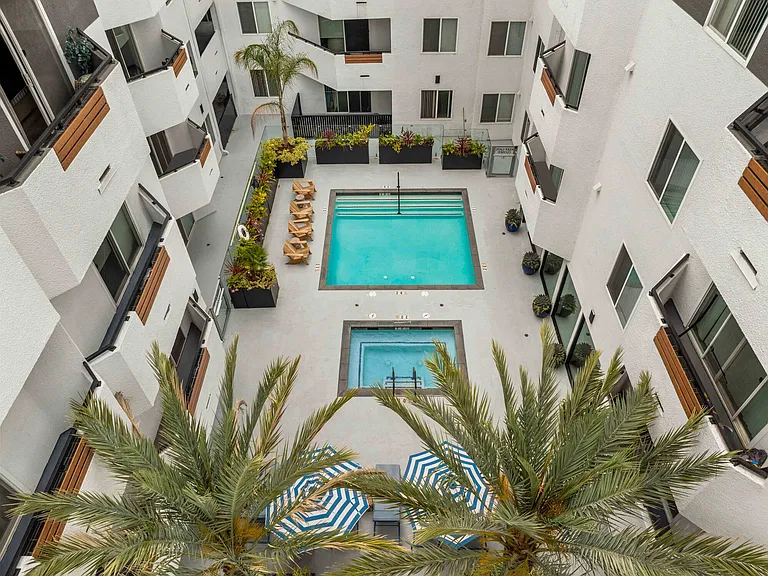 Veda Luxury Apartments — Photo 23
