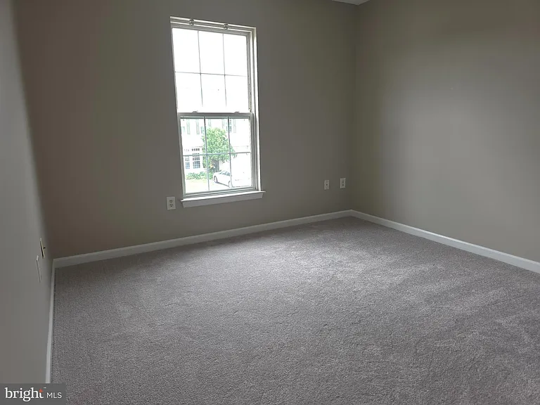 218 Eisenhower Ct — Photo 14