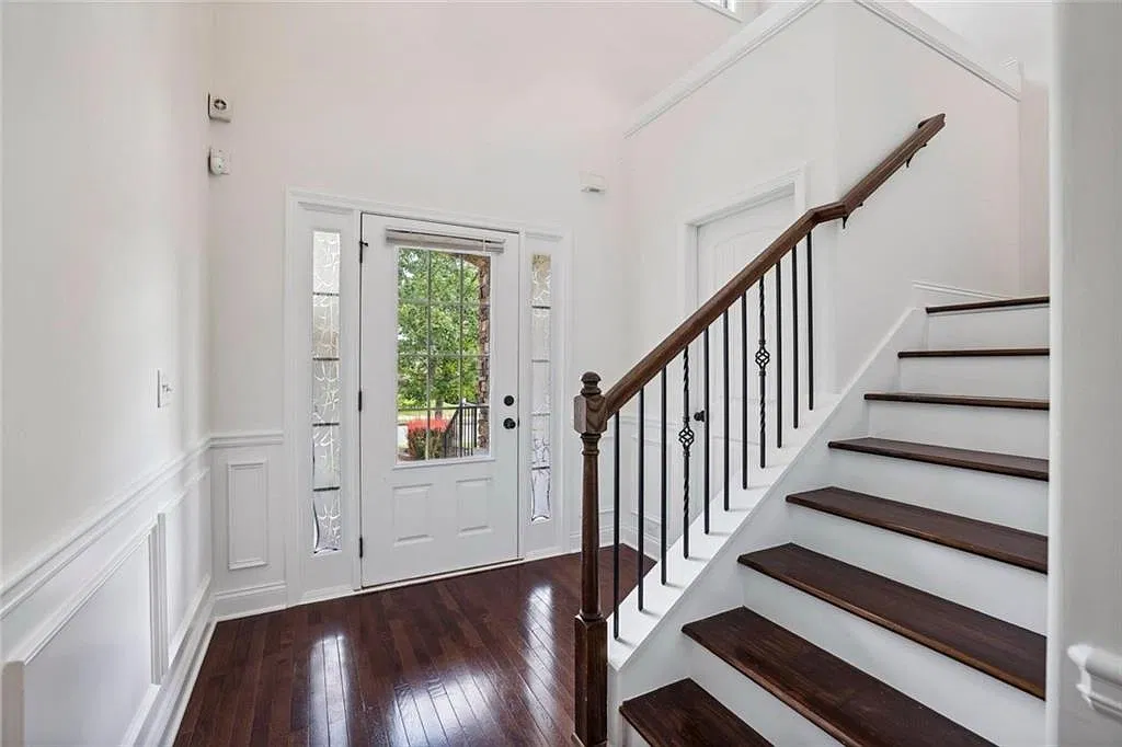 5 bed, 4711 sqft, $3,500 — Photo 4