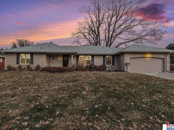 2275 Royal Wood Dr, Omaha, NE 68144