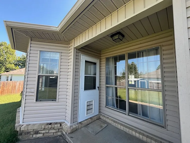 102 Rosebud Cir — Photo 6