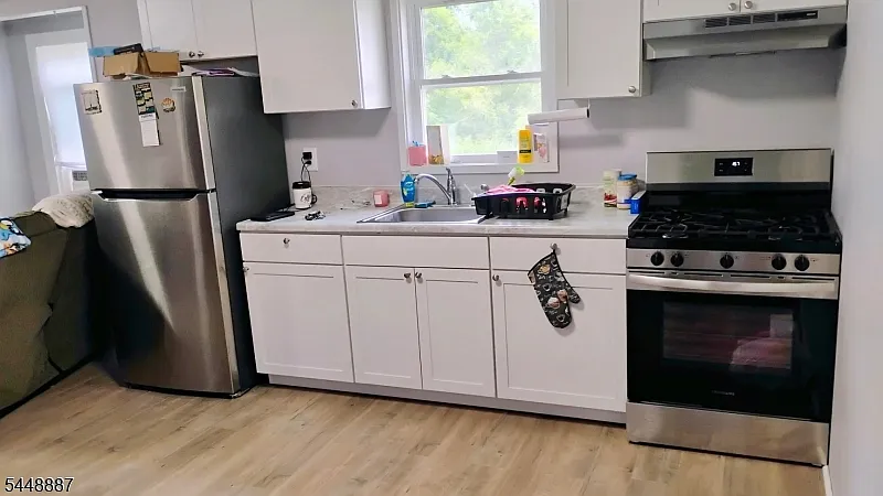 2 bed, 1.0 bath, $1,800 — Photo 4