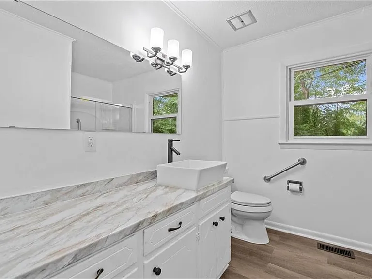 215 Thomas Heights Cir — Photo 11