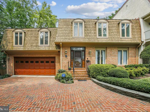 308 Wrens Way, Falls Church, VA 22046