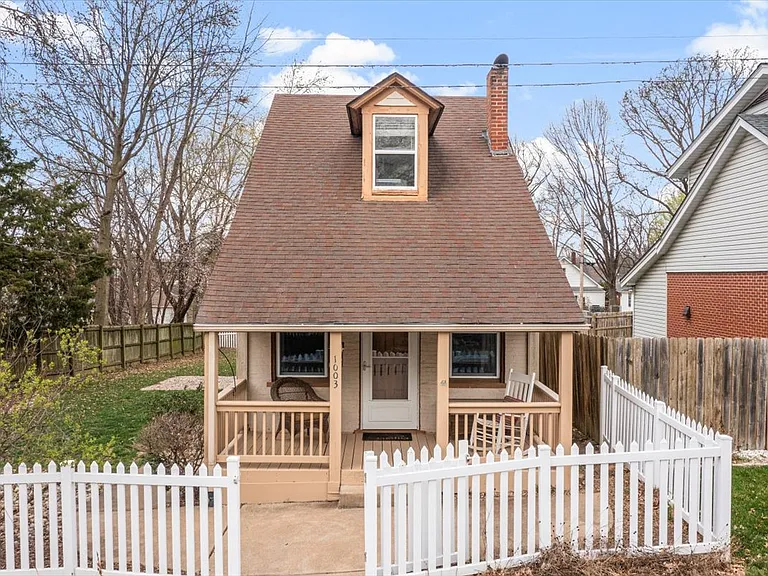 1003 N Benton Ave — Photo 2