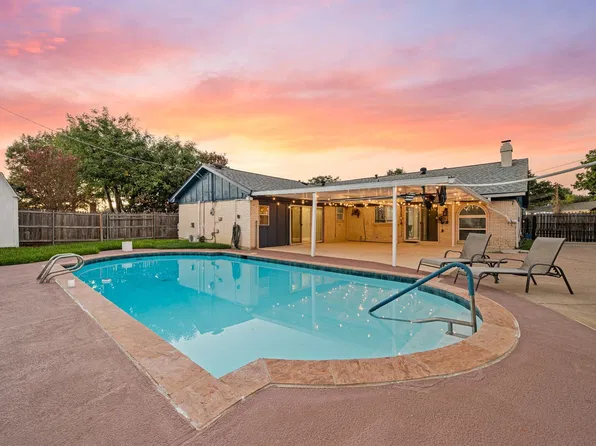 633 Lewis Dr, Hurst, TX 76054