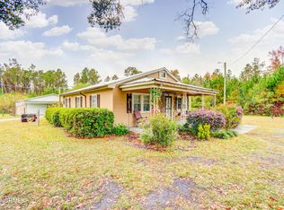 1384 Haws Run Rd, Maple Hill, NC 28454