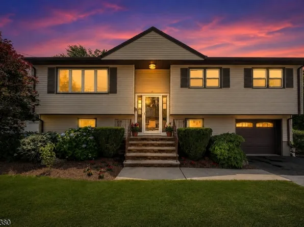 11 Monnett St, Little Ferry Boro, NJ 07643