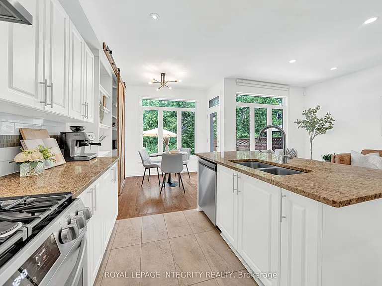 114 Hawkeswood Dr — Photo 17