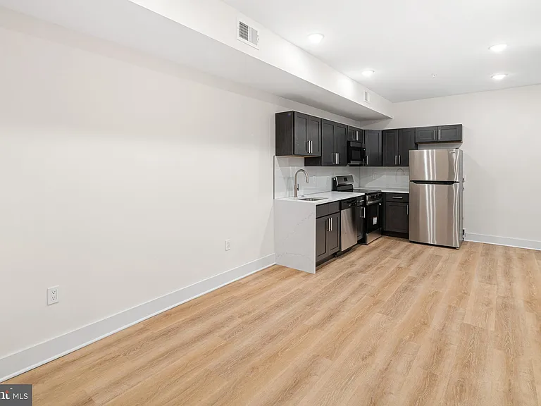 5217 Warren St #1/2-3 — Photo 1