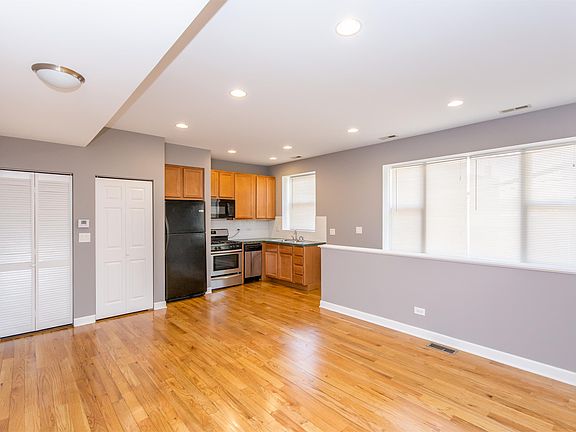 2nd image of 2303 W Granville Ave #1