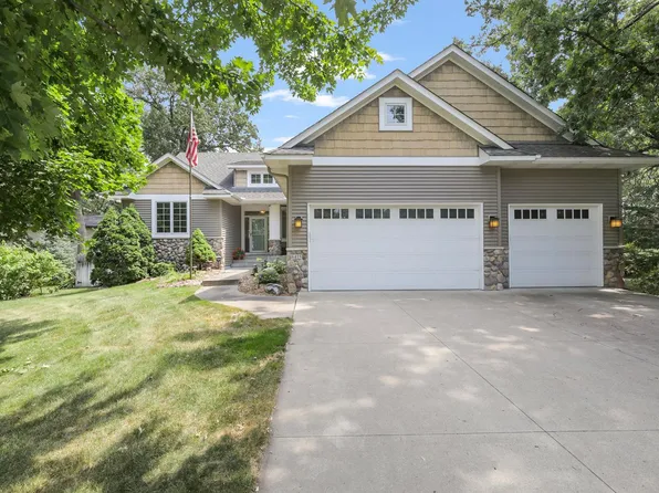 8415 Groveland Rd, Mounds View, MN 55112