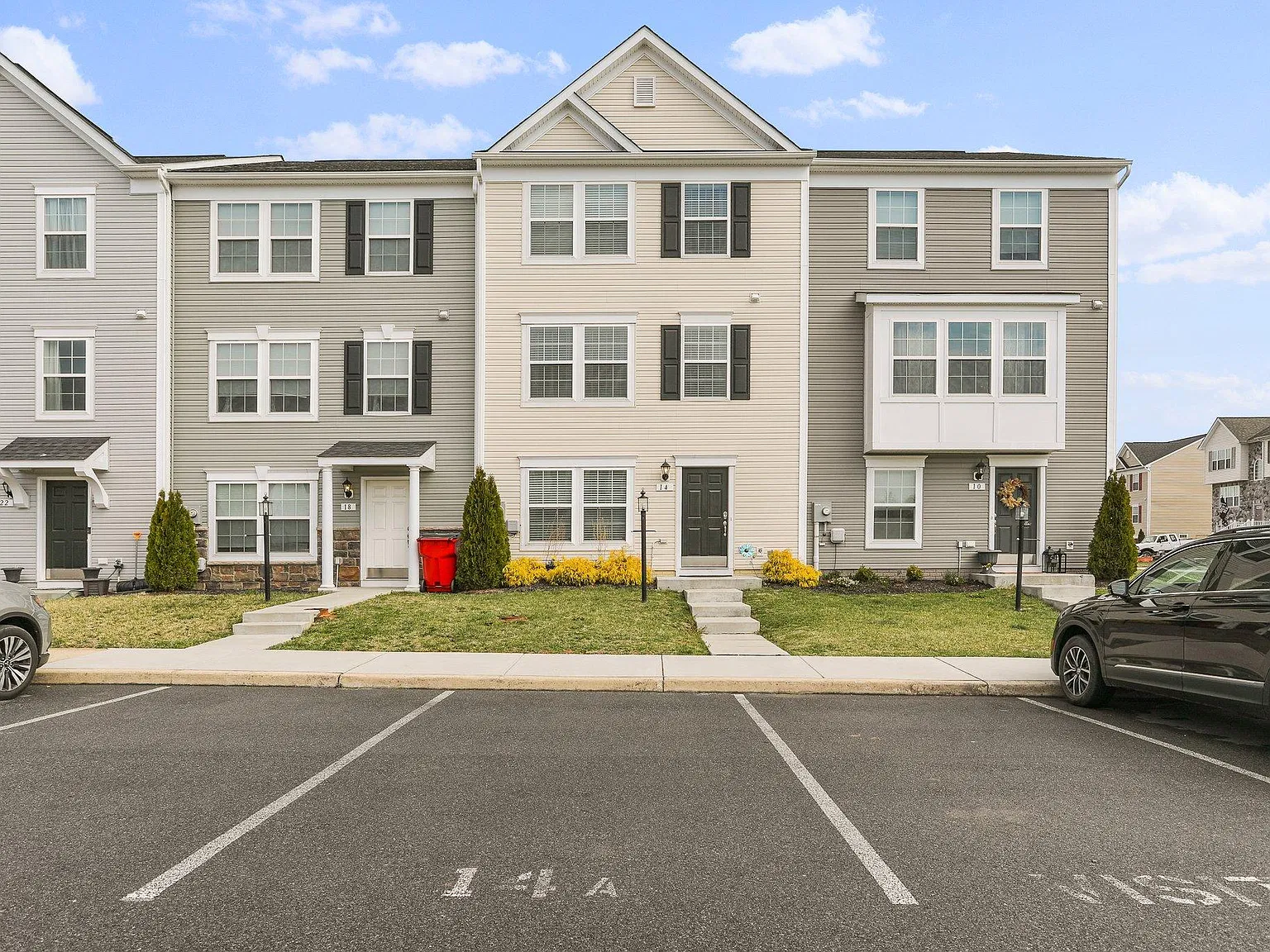 3 bed, 2030 sqft, $1,900 — Photo 1