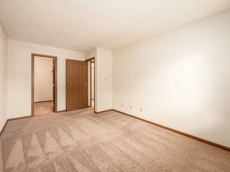2400 Royal Meadow Ln — Photo 2