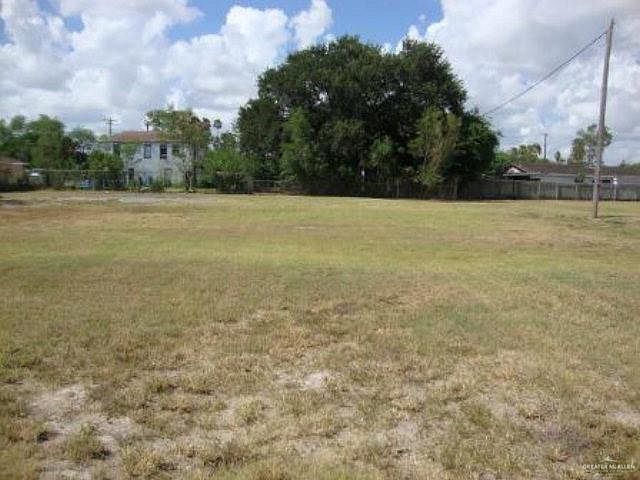 2nd image of 102 E Sam Houston Ave