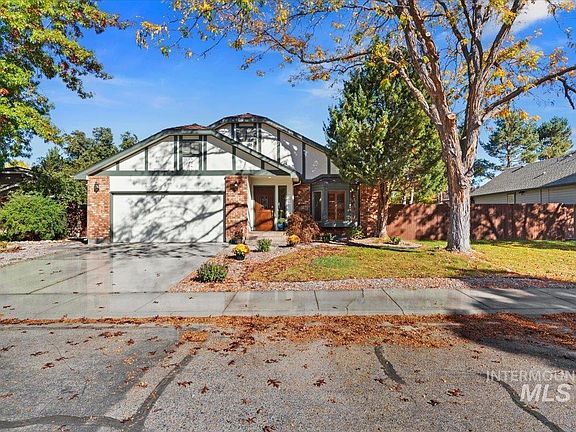 3rd image of 1260 E Woodvine Ct