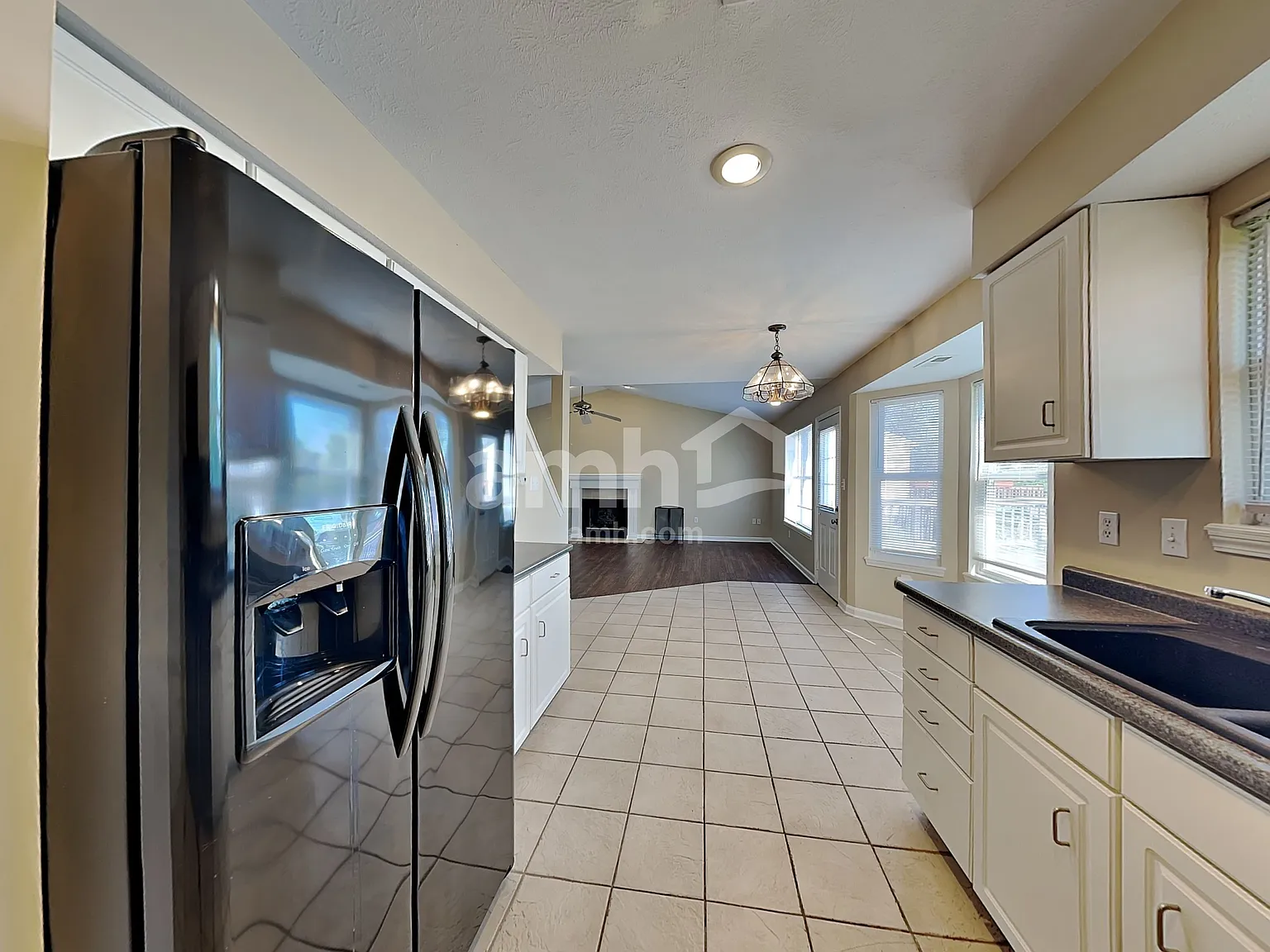 3 bed, 2.5 bath, 1408 sqft, $1,970 — Photo 4