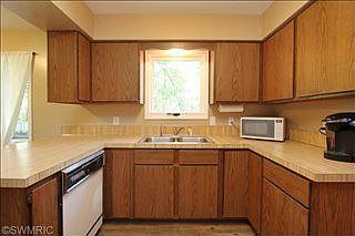5th image of 8021 Courtland Dr NE